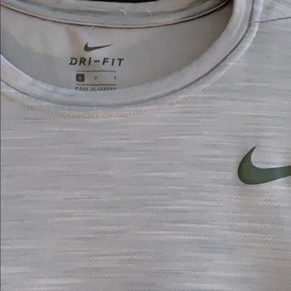 NIKE SIZE LARGE DRI FIT SHORT SLEEVE TOP - Picture 3 of 6